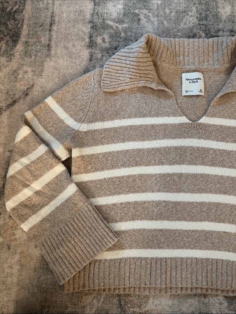 Abercrombie & Fitch Tan and White Striped V-Neck Fold-Over Collar Sweater